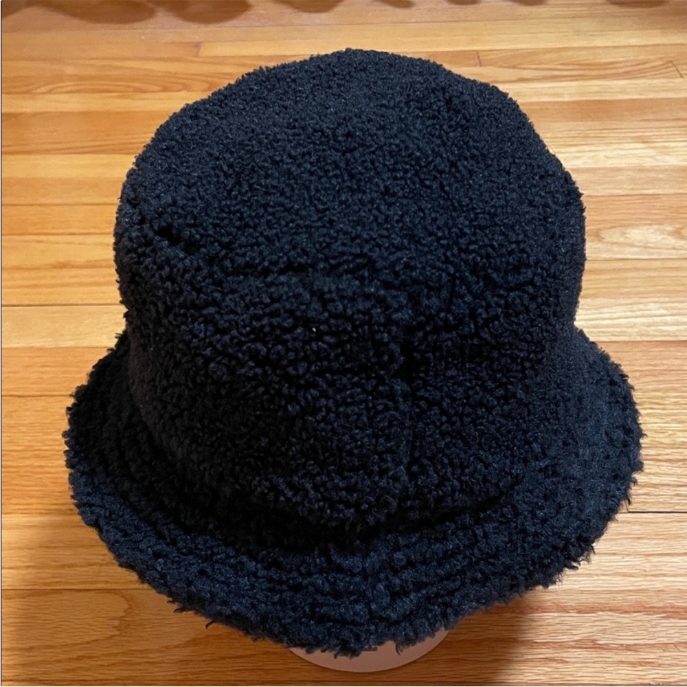 NWT Urban Outfitters Fuzzy Sherpa Black Bucket Hat Unisex (Brand New) - Picture 8 of 8